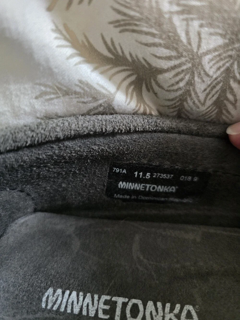 Minnetonka Grey Suede Slipper Size 10
